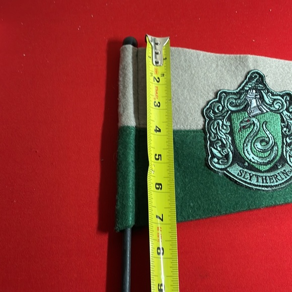 UNIVERSAL STUDIOS EXCLUSIVE HARRY POTTER HOUSE PENANT FLAG: SLYTHERIN - Picture 5 of 7